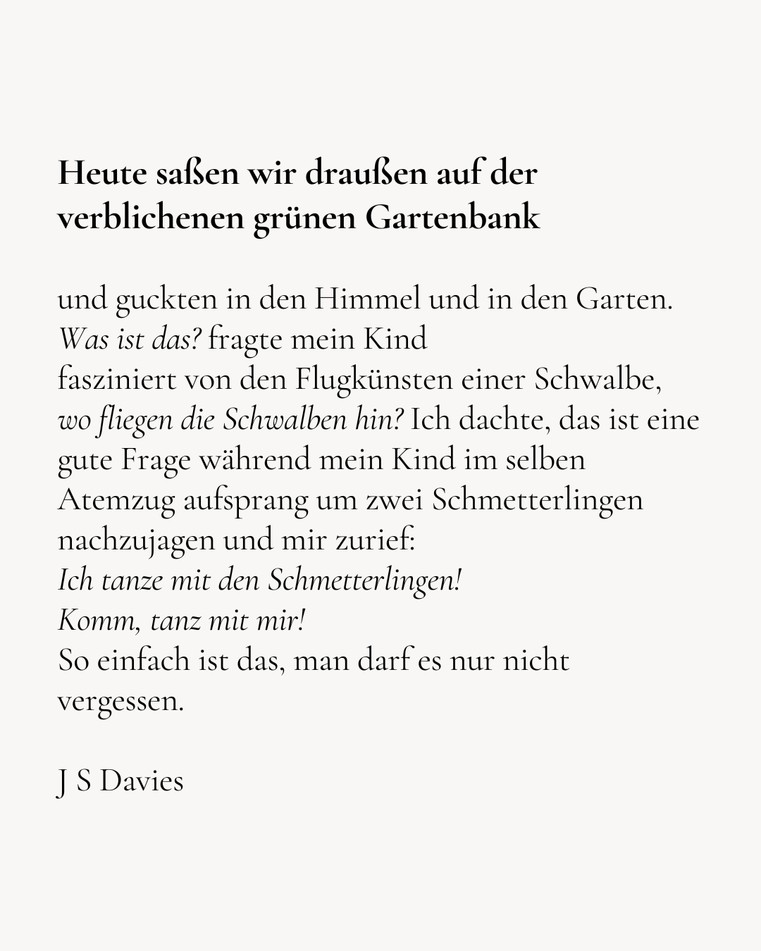 Heute saßen wir draußen auf der verblichenen grünen Gartenbank